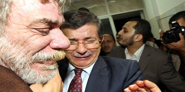  Turkish FM cries during Gaza visit 